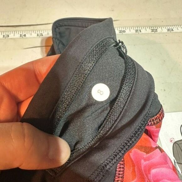 Lululemon Run: Inspire Crop II Secret Garden /‎ Black - Picture 9 of 9